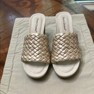 Pierre Dumas Women's Gold Woven Slide Sandals
